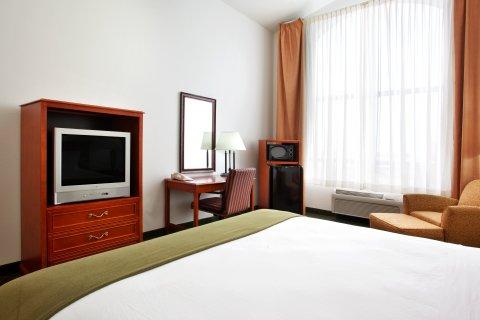 Express Rockford-loves Park By Ihg 2*