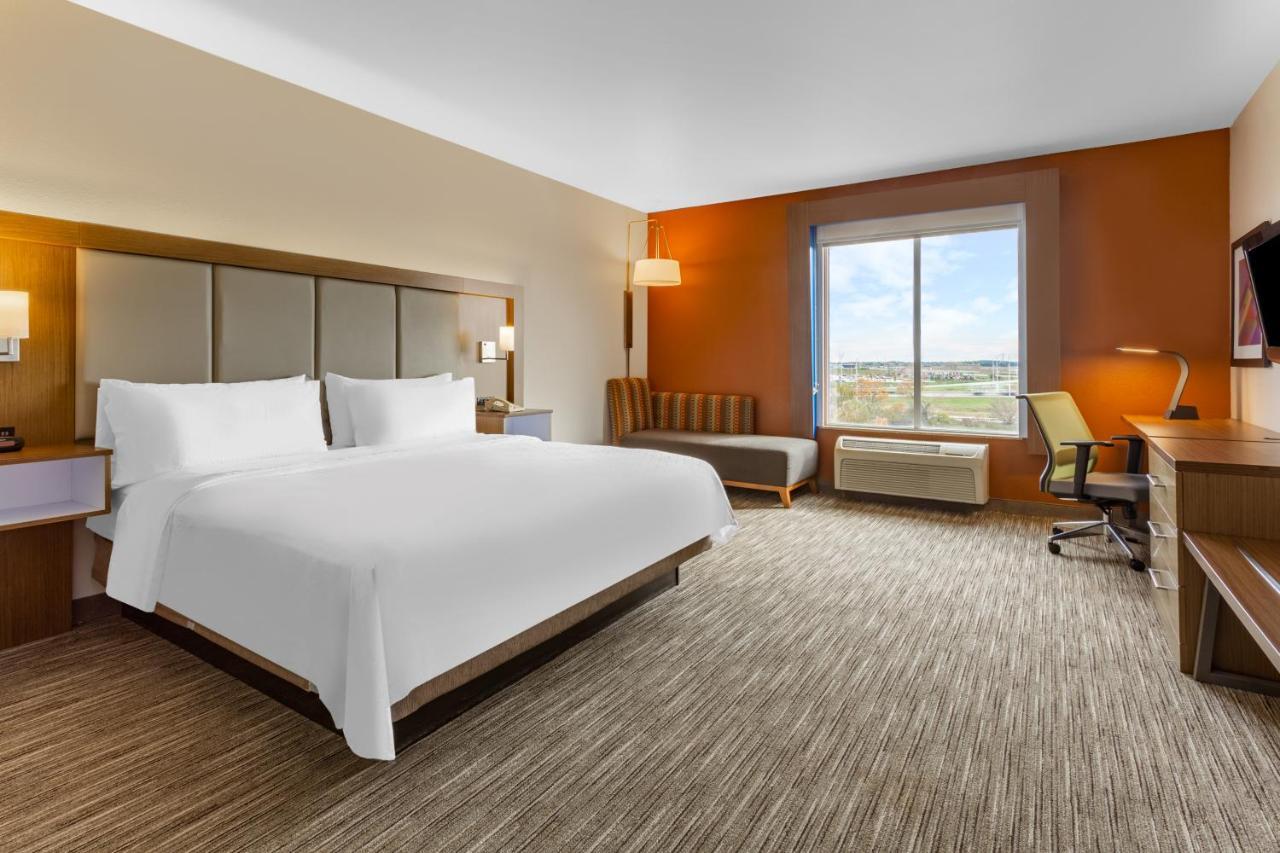 Hotel Express Rockford-loves Park By Ihg 2*