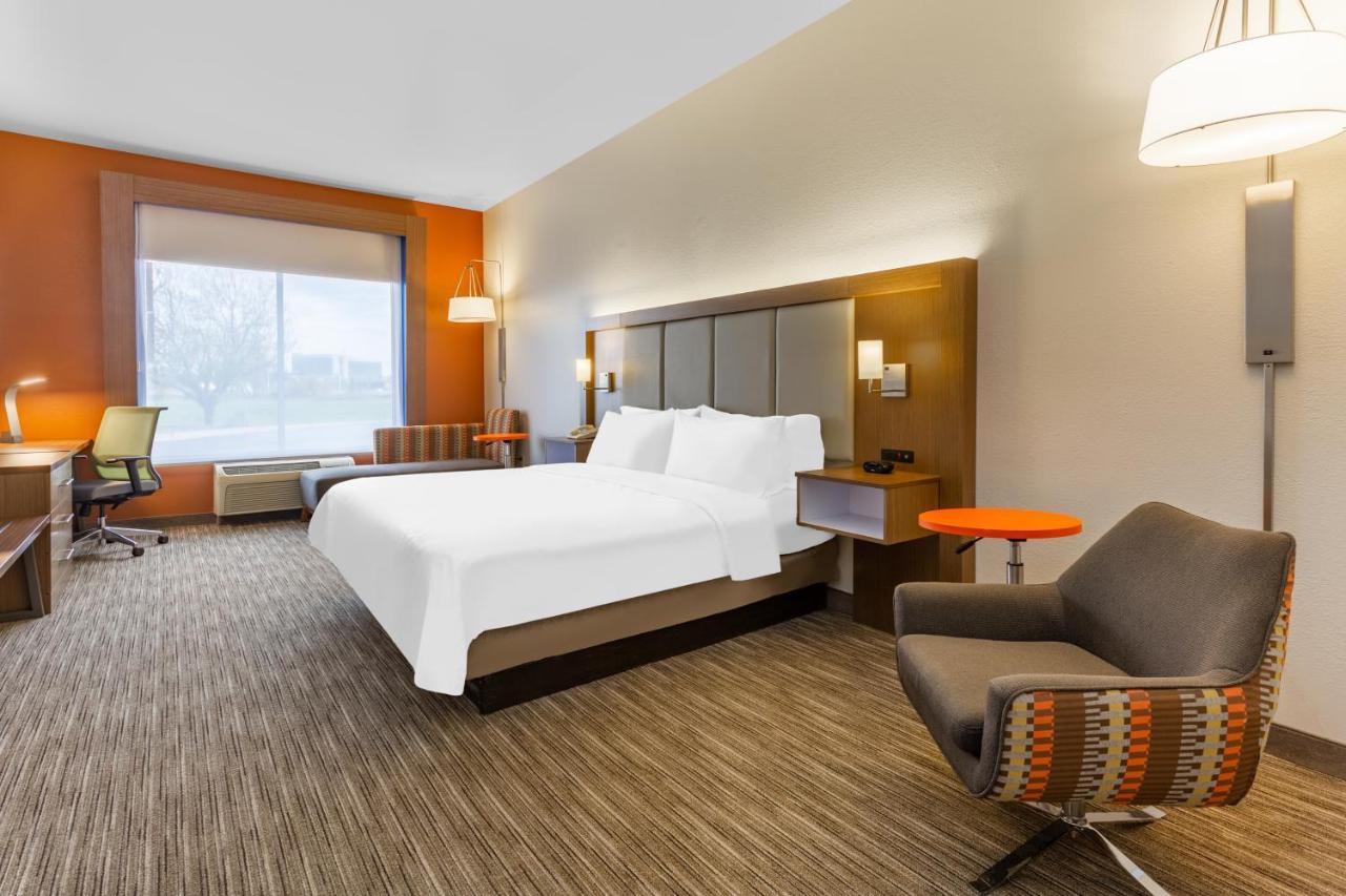Express Rockford-loves Park By Ihg Hotel 2*