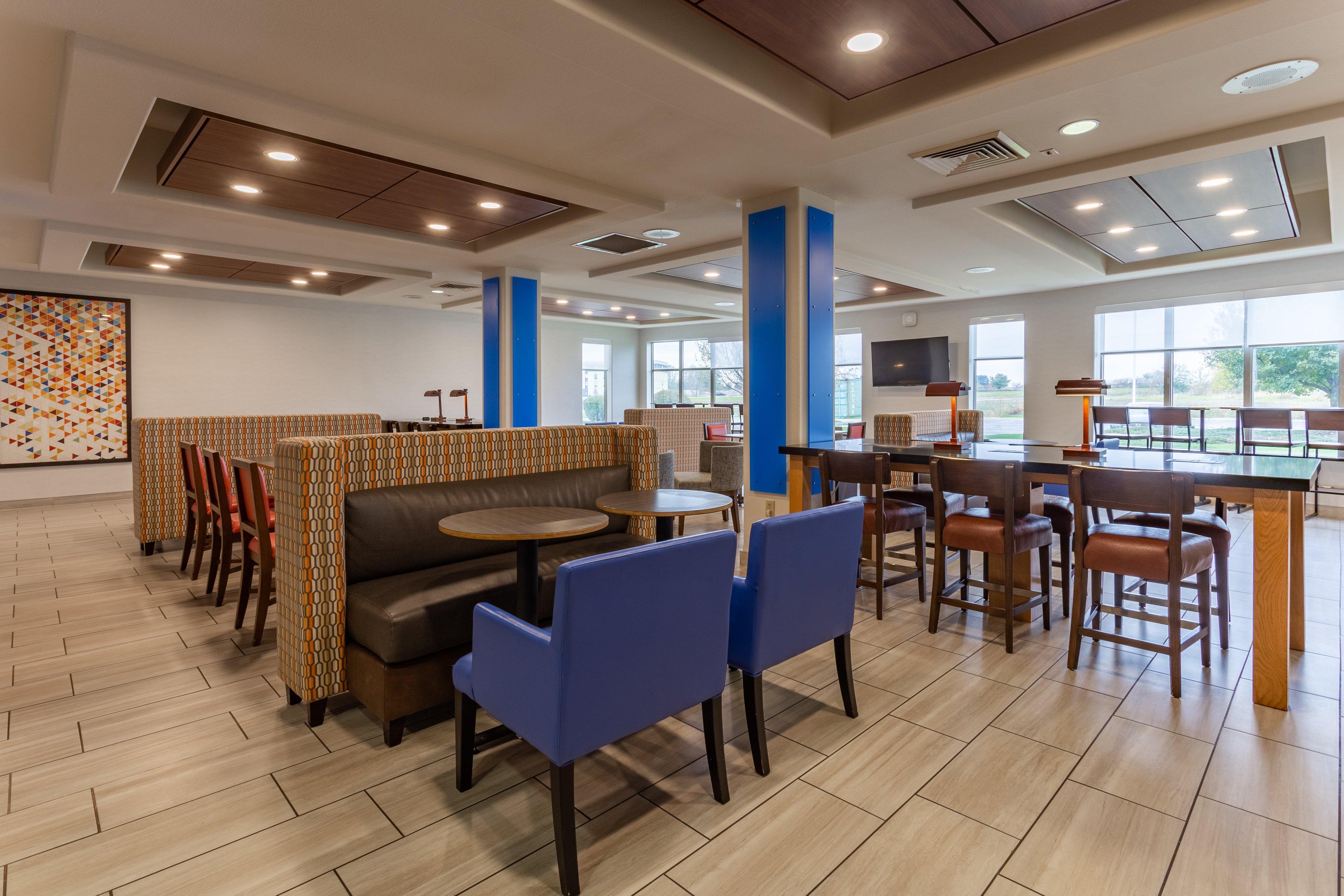 Express Rockford-loves Park By Ihg 2*