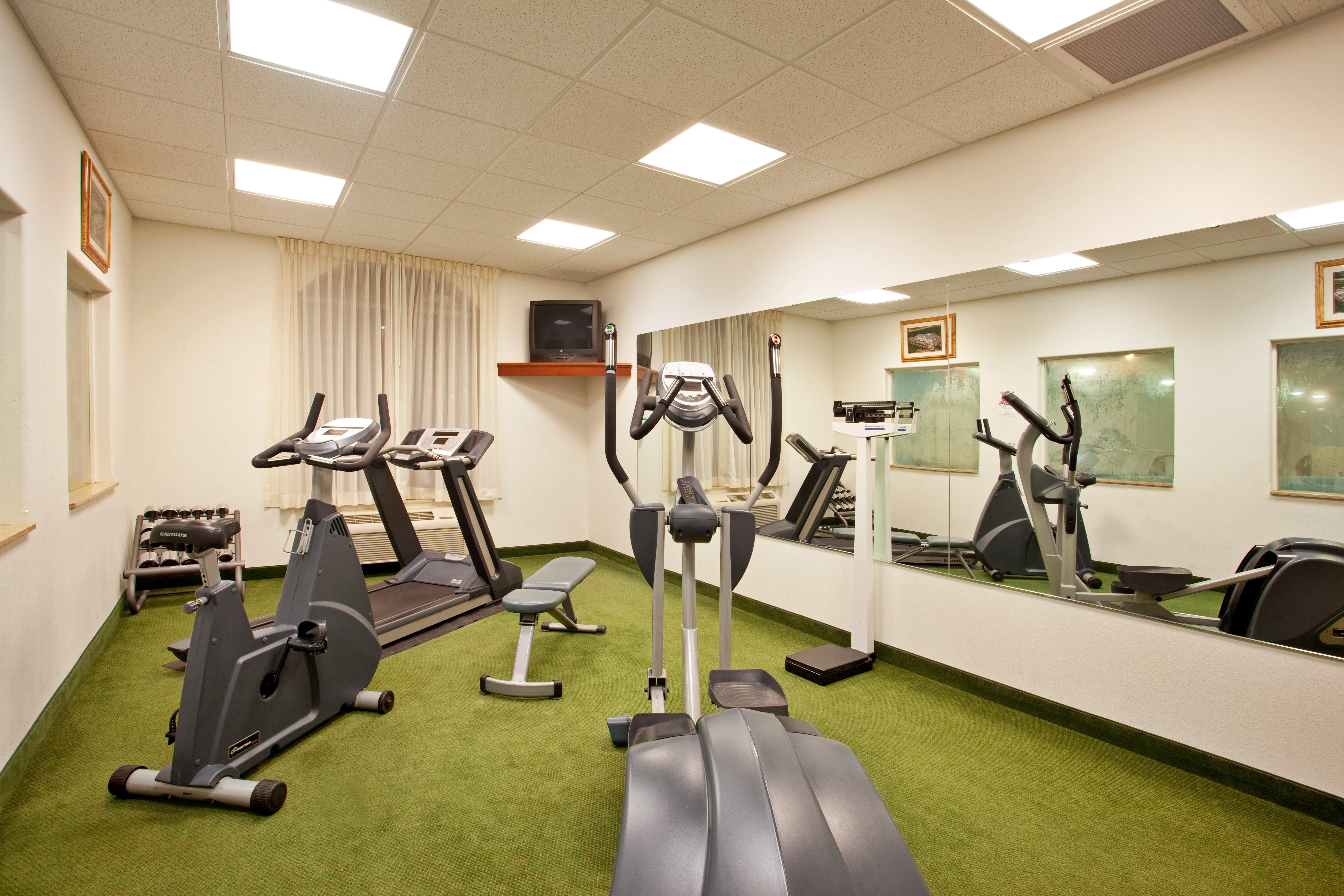 Express Rockford-loves Park By Ihg Hotel