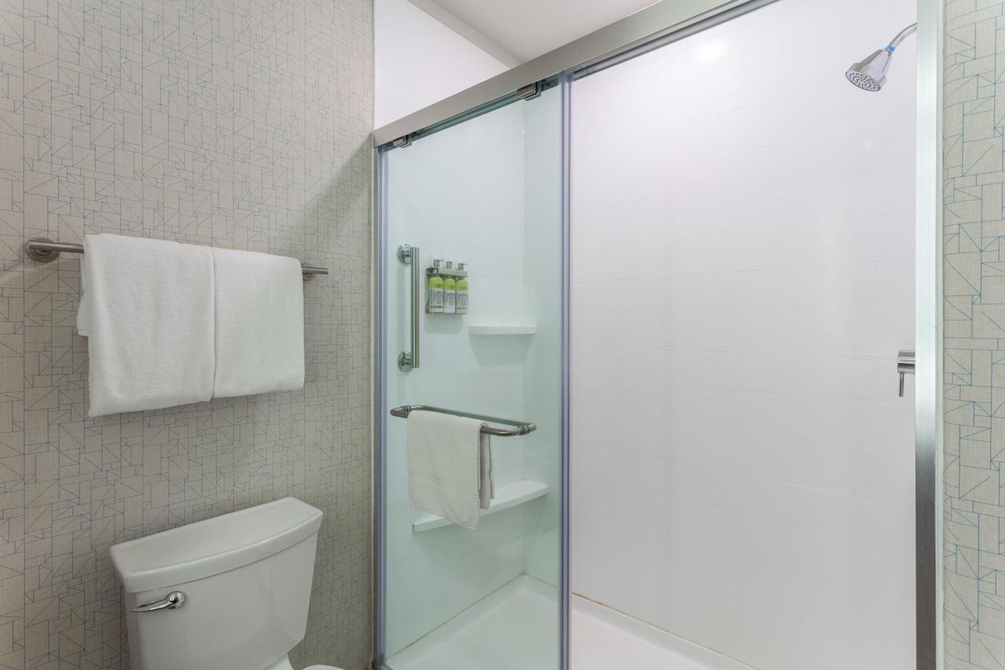 Express Rockford-loves Park By Ihg Hotel