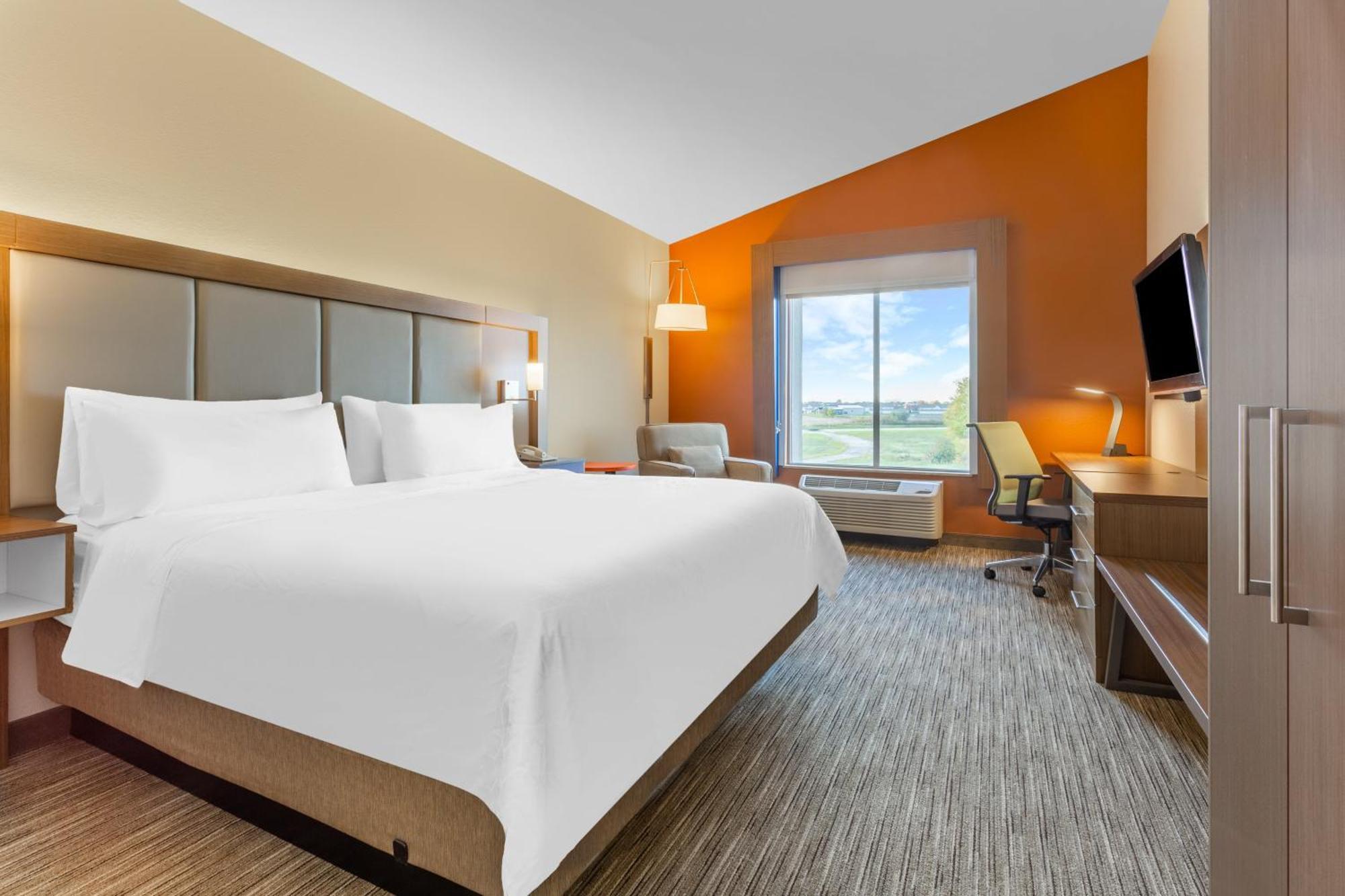 Express Rockford-loves Park By Ihg