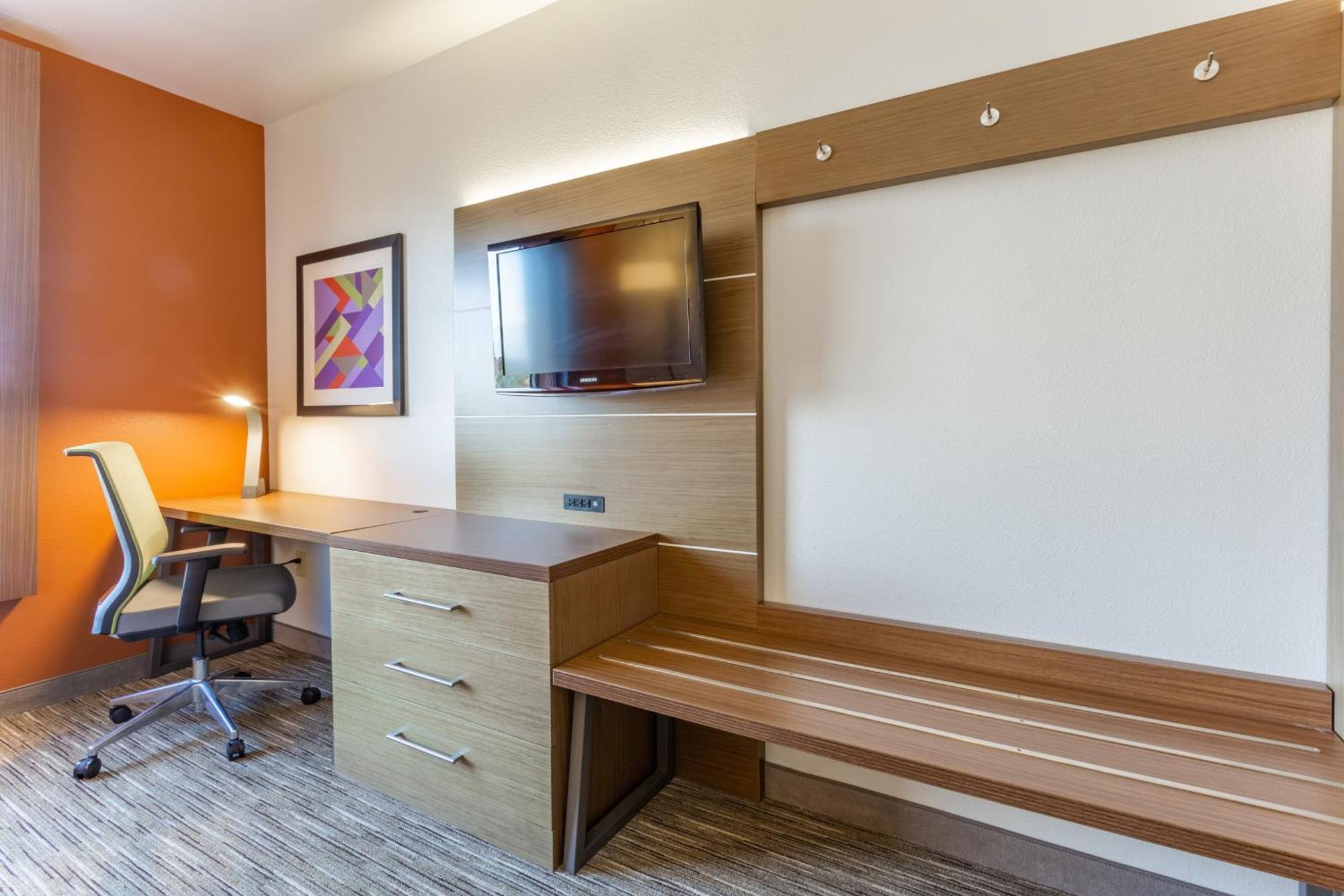 Express Rockford-loves Park By Ihg Hotel Loves Park