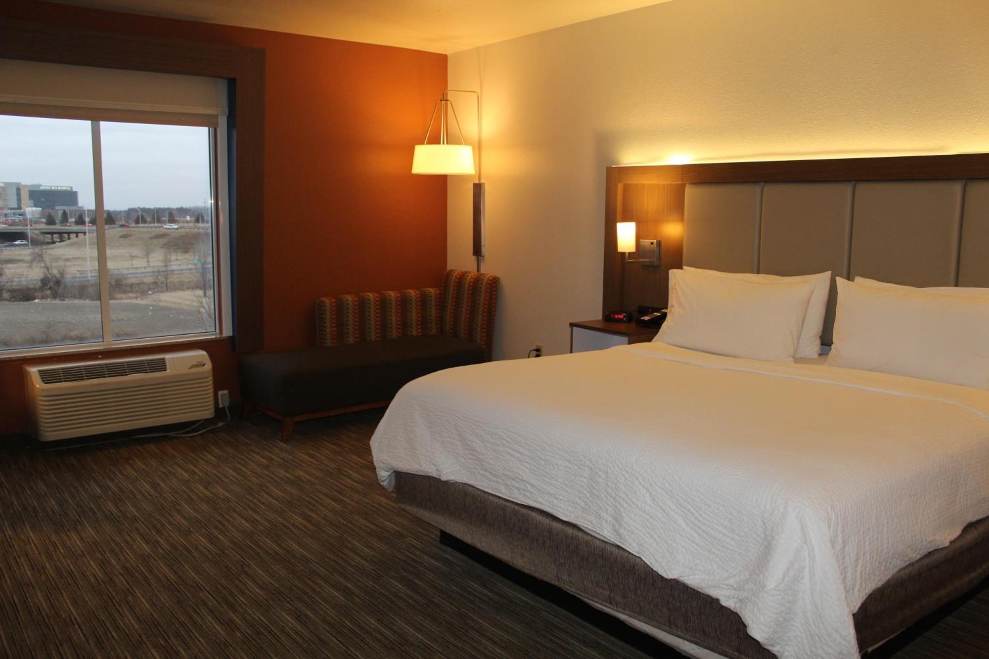 Express Rockford-loves Park By Ihg Hotel 2*