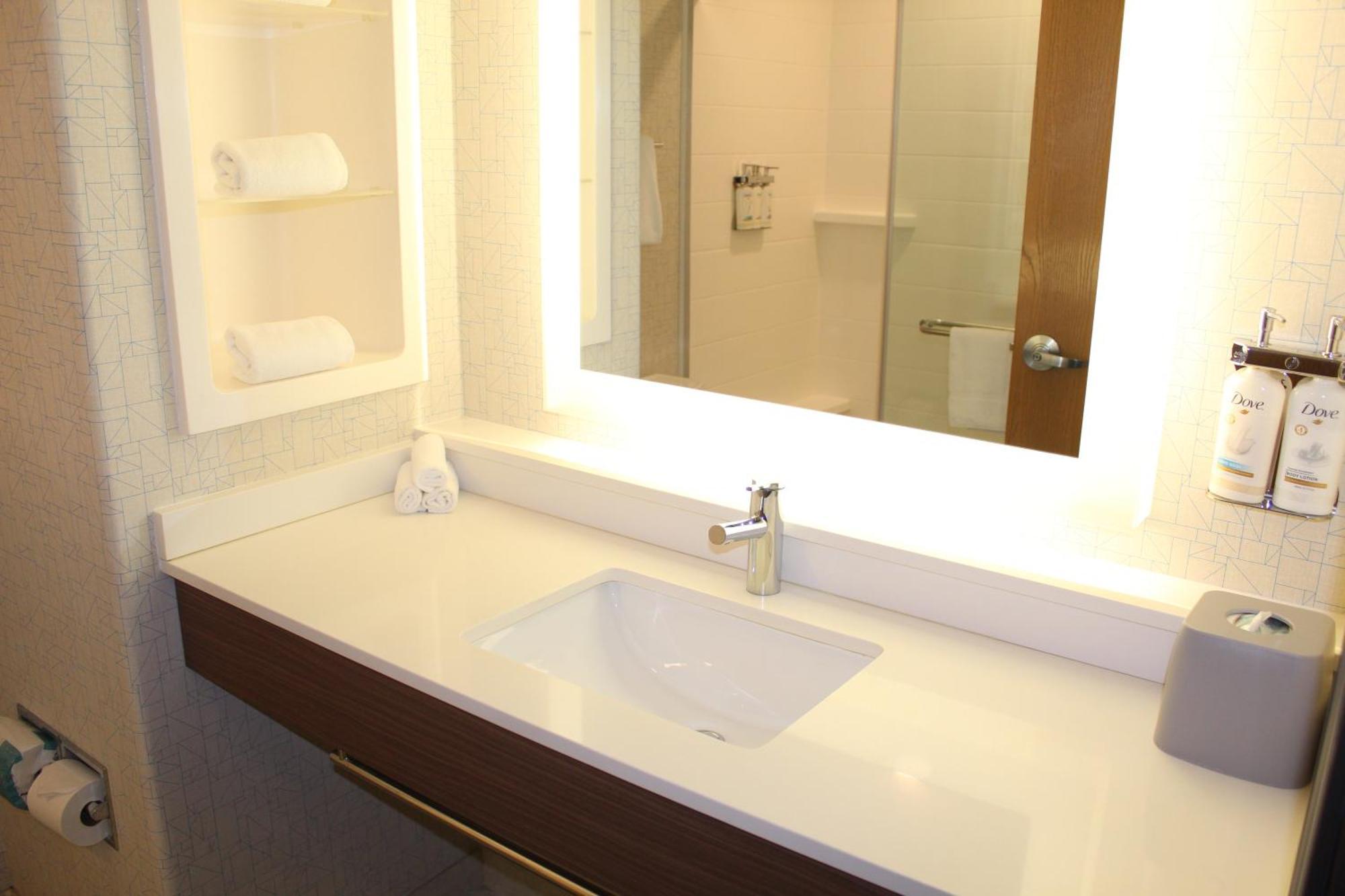 Hotel Express Rockford-loves Park By Ihg Loves Park